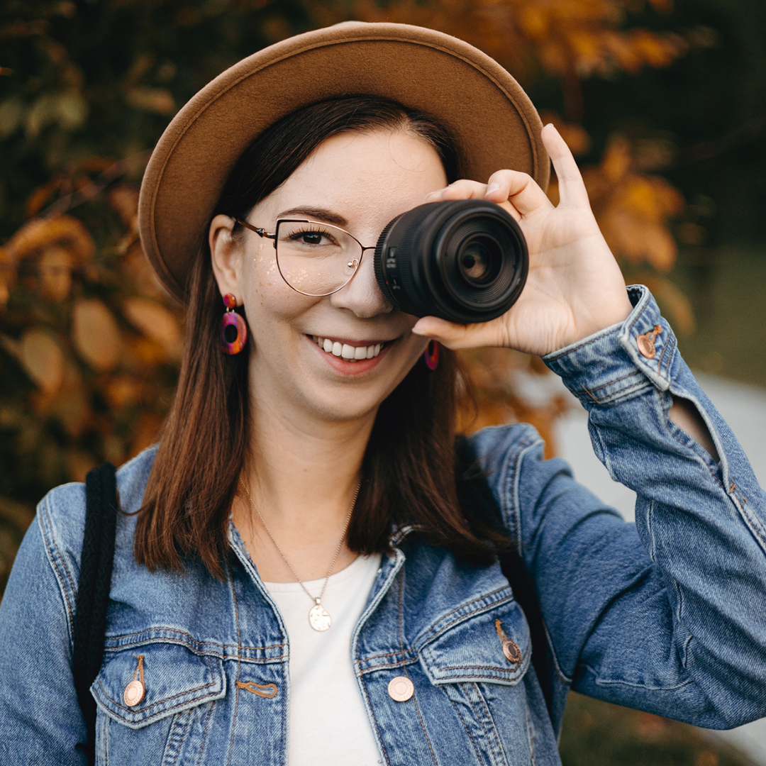 Dzięki fotografii odkrywam tę prawdziwą siebie. Rozmowa z fotografką Moniką Łabińską z profilu @patrzszerzej.